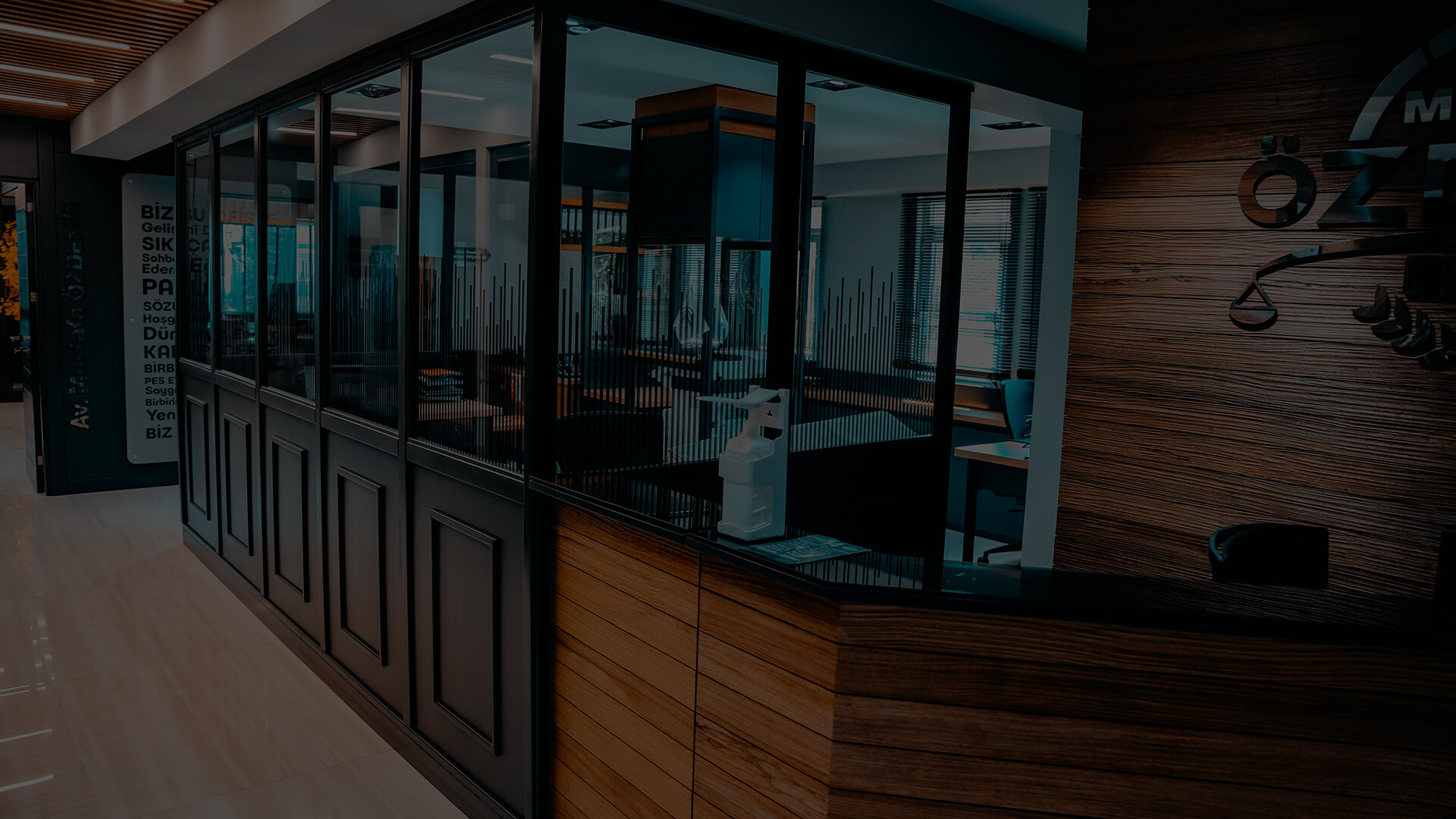 adalet icin hizmetin en önemli silahı bilgidir; çünkü bilgi güçtür.